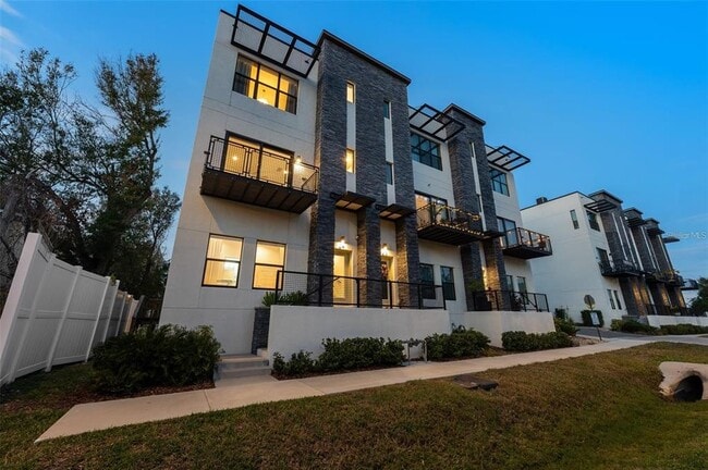 Building Photo - 4810 W McElroy Ave