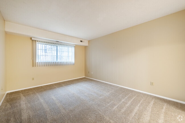 2BR, 2BA - 1135SF