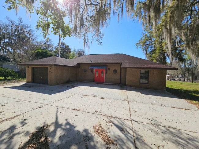 Single family home 3 bedrooms, two bathrooms - Single family home 3 bedrooms, two bathrooms