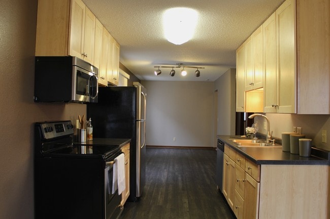 Photo - Otis Apartments