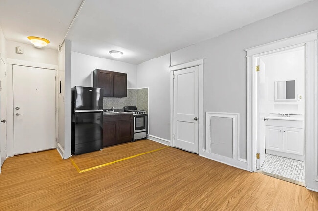 Photo - 147 E 37th St