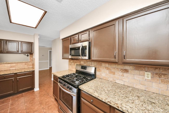 Photo - 2102 Rolling Glen Dr