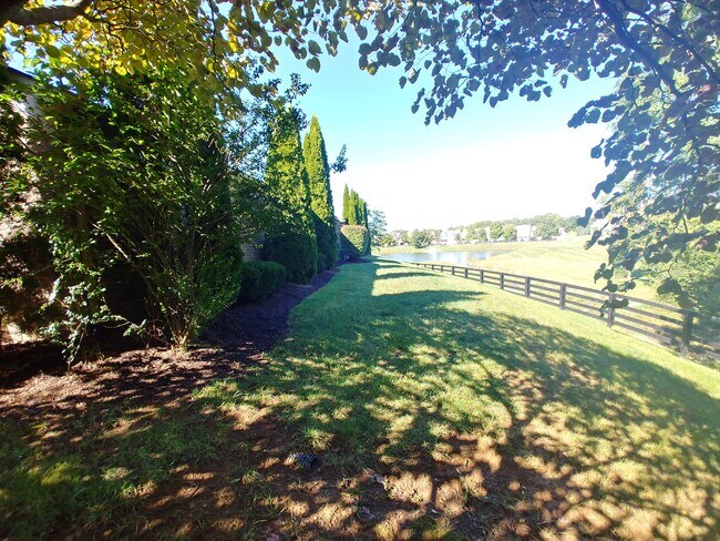 Side yard - 555 Goldon Trophy Trl Unit Magnolia Run