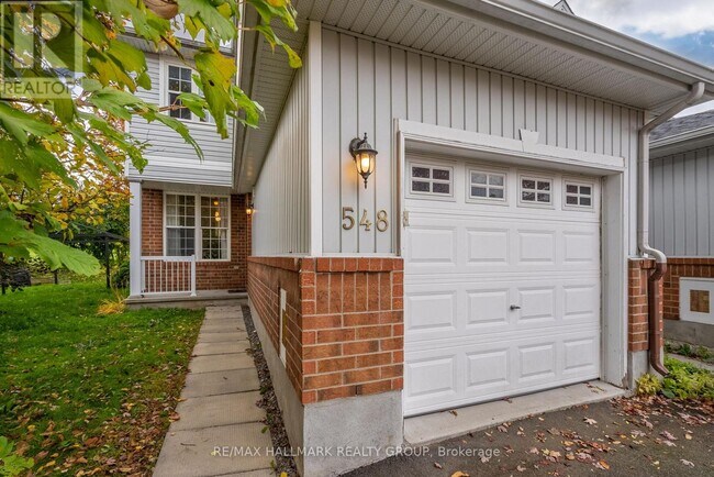 Photo - 548 Aberfoyle Cir