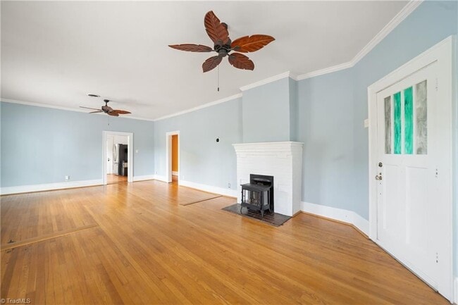 Photo - 2083 Elizabeth Ave