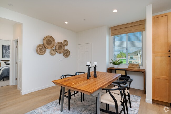 2BR, 2BA - 1018SF - Dining Room