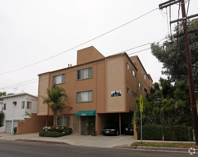 Building Photo - 11865 Rochester Ave Rental