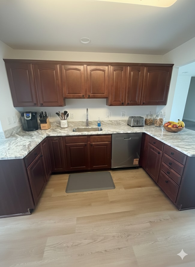 Photo - 550 Riverside Dr