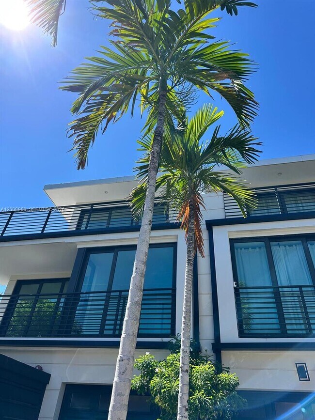 Photo - 722 NE 15th Ave