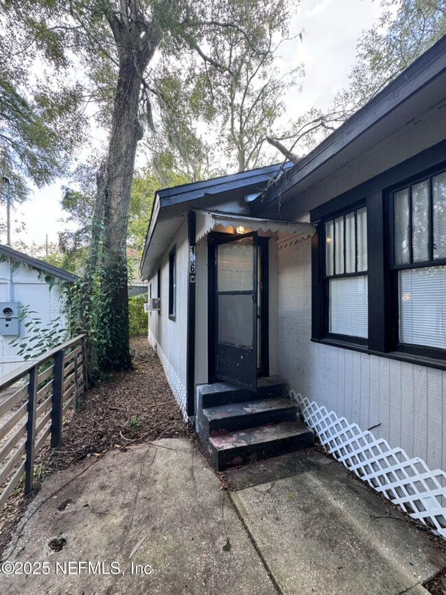Photo - 136 W 23rd St