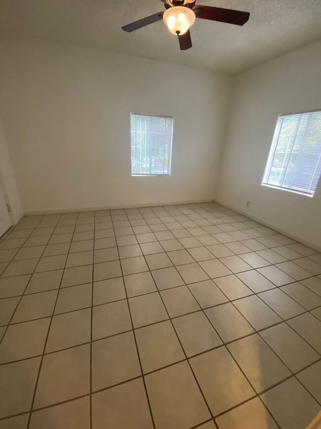 Photo - 1560 Montgomery St Unidad 3