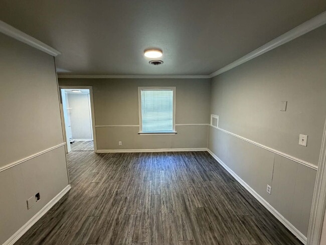 Photo - 3 Bed, 1 Bath, 2 Car Garage on Corner Lot in Midtown
