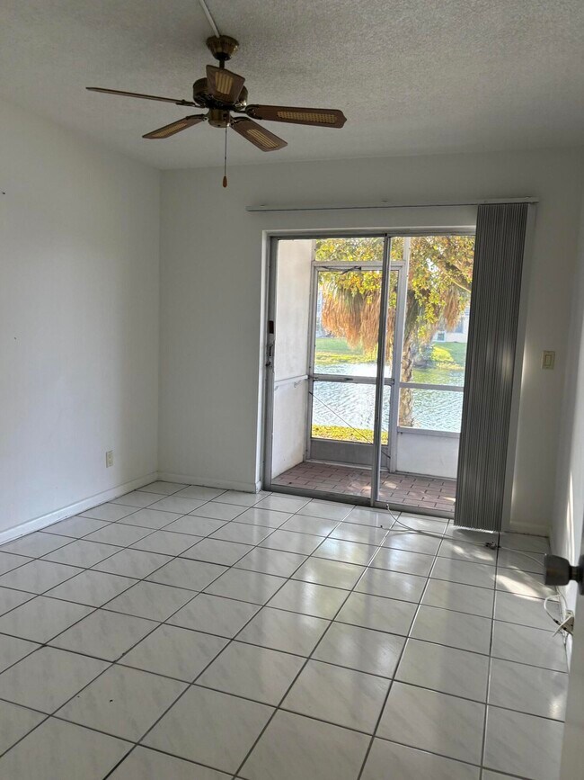 Photo - 75 Sheffield D