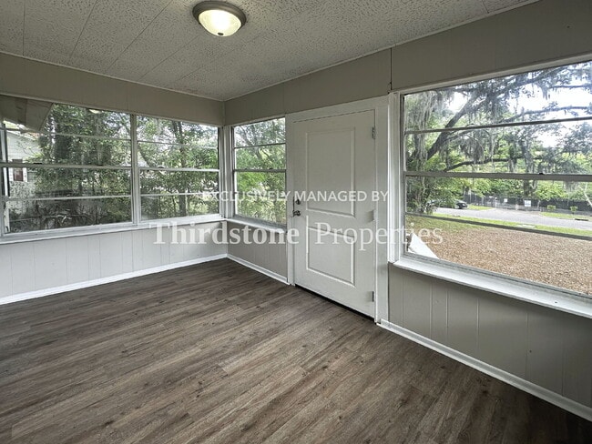 Photo - 6965 Lorain St