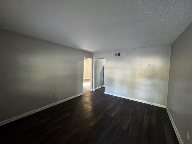 Building Photo - Duplex For Rent Rental