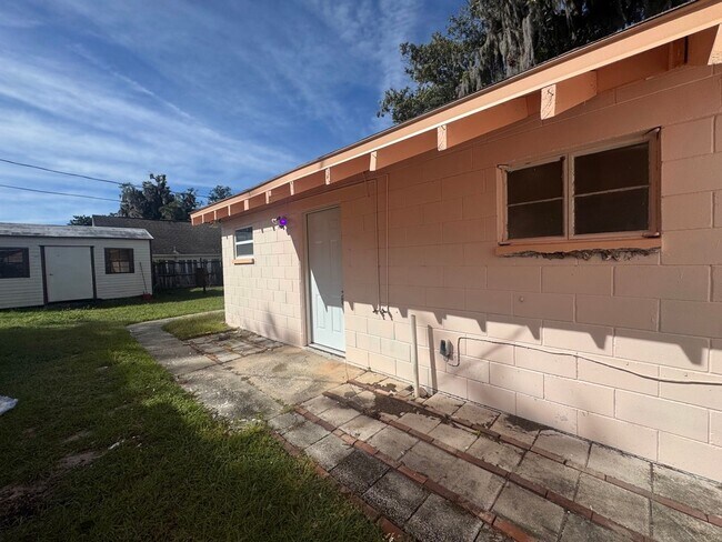 Building Photo - 710 N Grove St Unit 710 N Grove  B