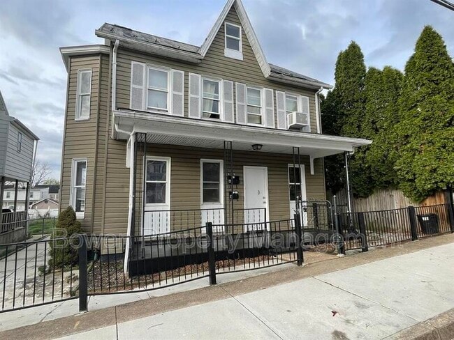 Building Photo - 829 Concord St