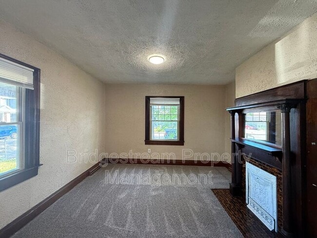 Photo - 200 Hart St