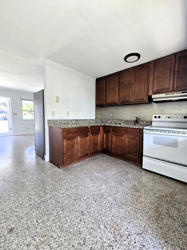 Photo - 1703 Edgewater Dr Unidad #1701