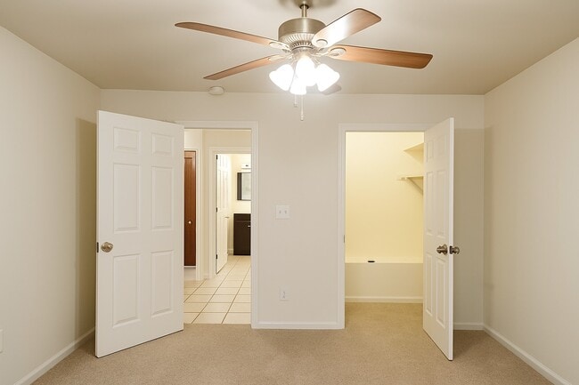 Bedroom - 950 E Rue de la Banque St Unit 211