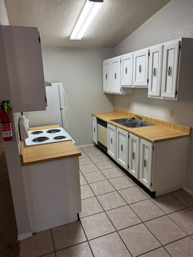 Photo - 826 Hardy Springs Cir Unit B