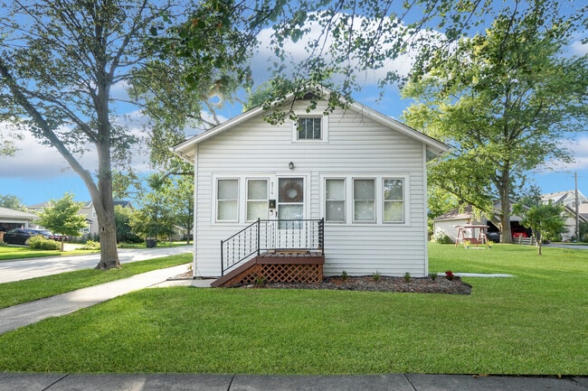 Building Photo - 4716 Douglas Rd Rental