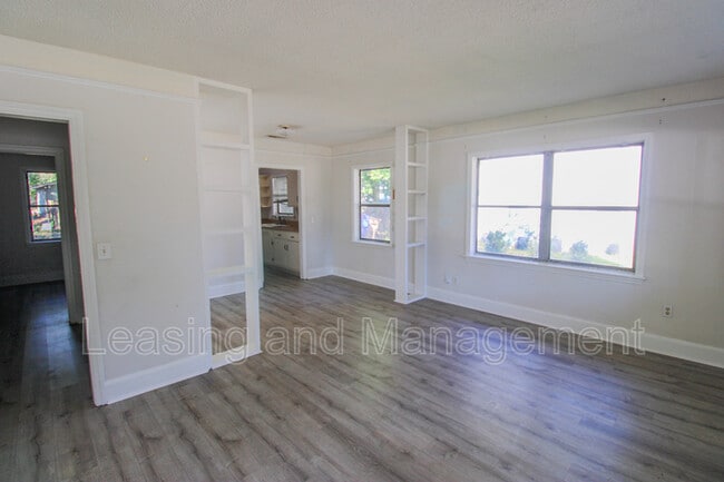 Photo - 2104 Maybank Hwy