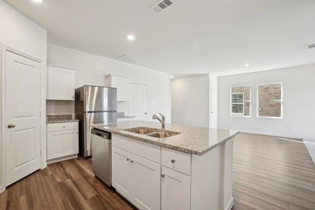 Photo - 16125 Viburnum Dr