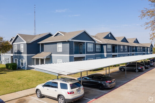 Estacionamiento cubierto - z-112525-Villas of Remond