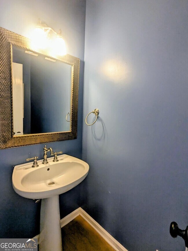 Photo - 305 Windsor Pl