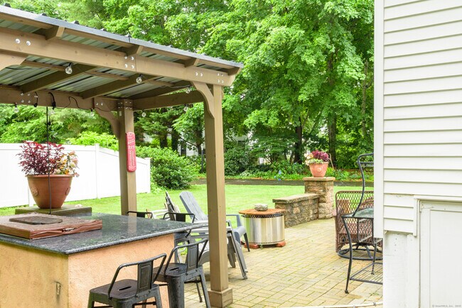 Photo - 92 Grove Beach Rd S