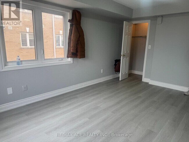 Photo - 1795 Markham Rd