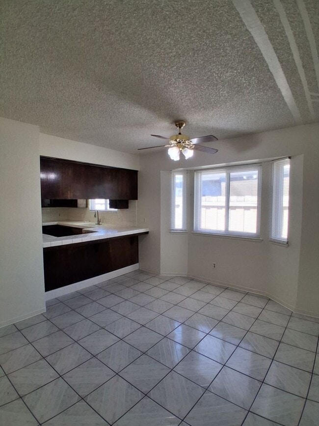 Photo - Spacious 3 Bedroom With Garage Located On Ashlan & Cornelia!