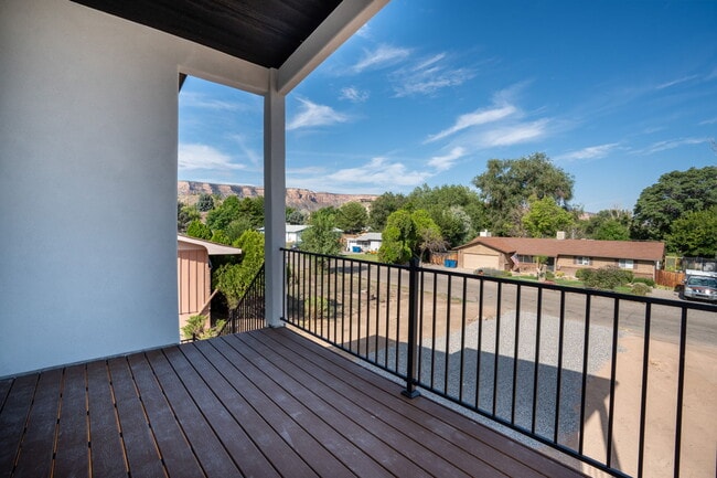 Photo - 534 Mockingbird Ln