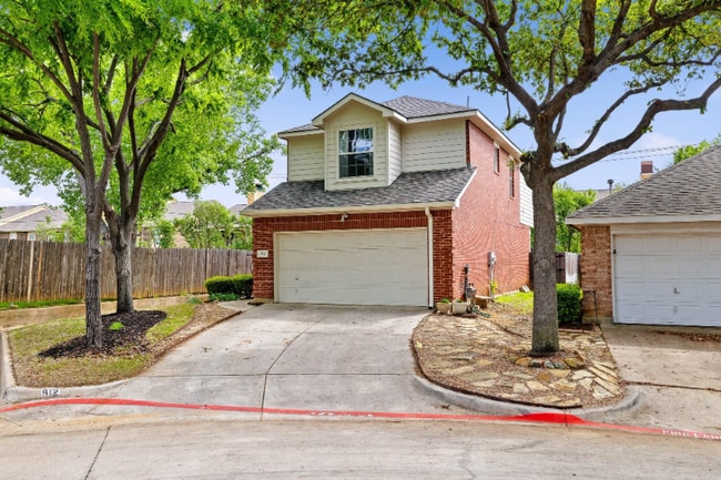 Building Photo - 912 Palomino Dr Rental