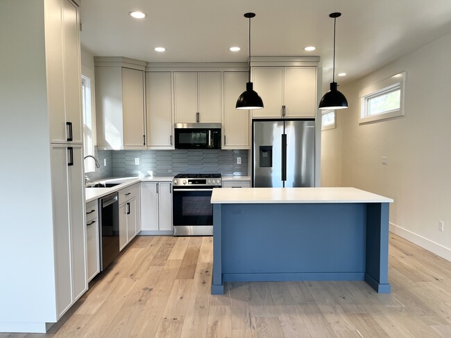 Photo - 626 E Krall St