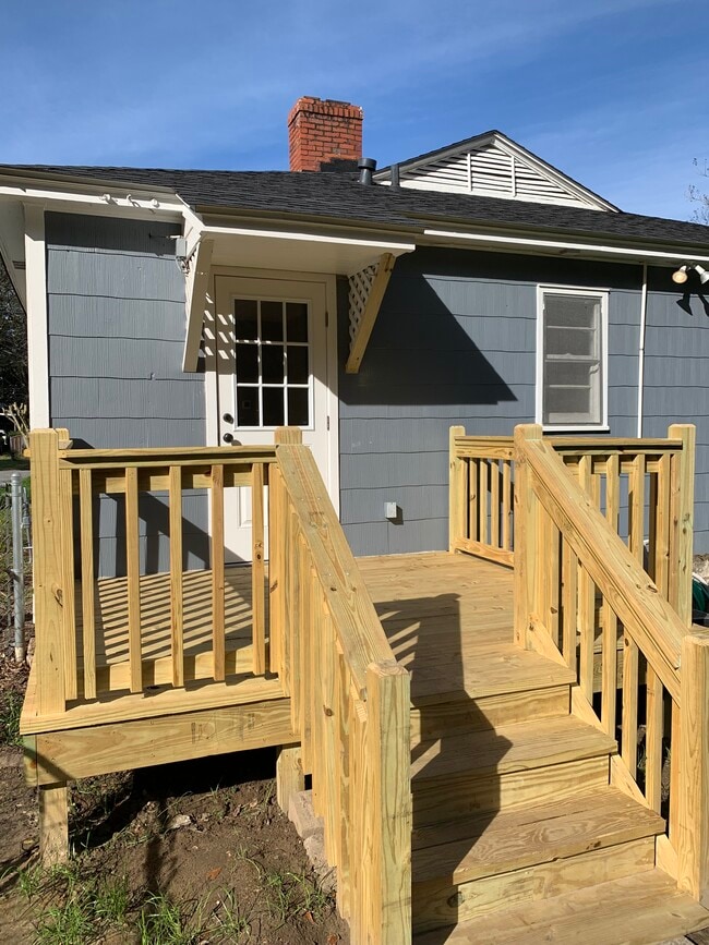 Photo - 111 Ellinor St