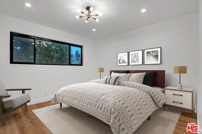 Photo - 950 Havenhurst Dr Unit 6