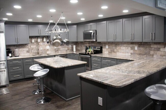 Photo - 3301 19th Ave W