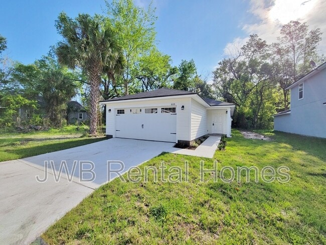 Building Photo - 605 James St