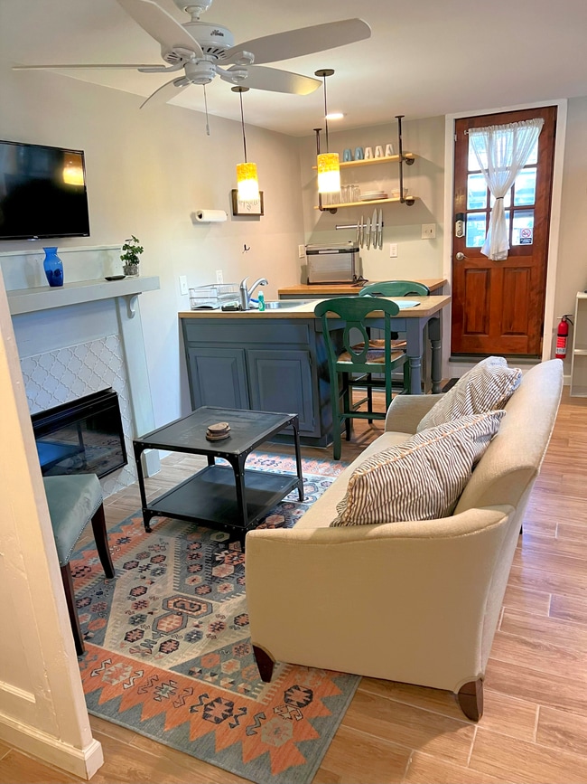Building Photo - 3277 N Whitney Ave Unit FURNISHED Monthly Studio Rental