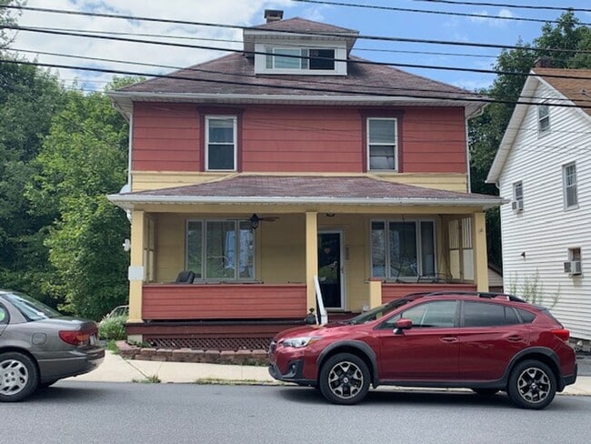 Building Photo - Single Family, Walking Distance to Hospital