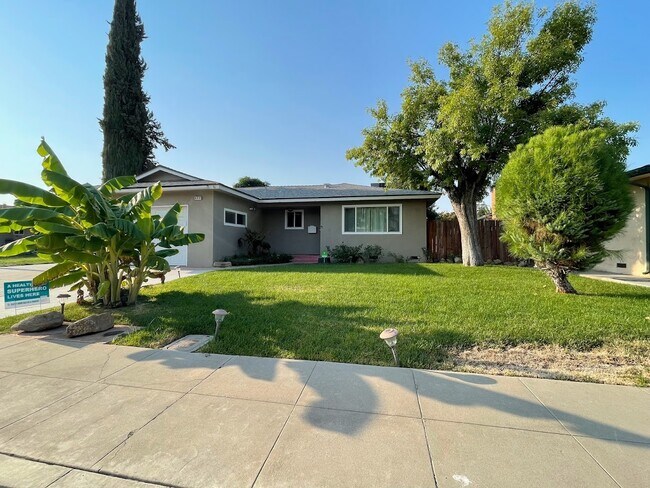 Front House - 698 W. Ashcroft Ave House