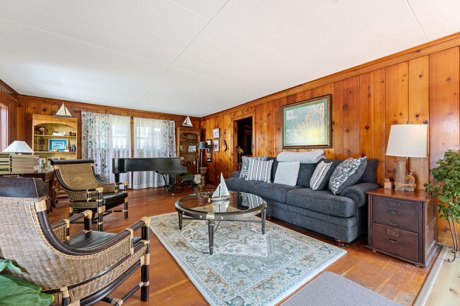 Photo - 843 N South Long Lake Rd