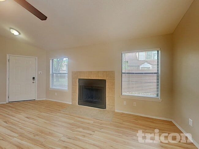 Photo - 2033 Feather Ln