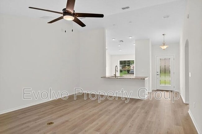 Building Photo - 6 Pickcane Ln