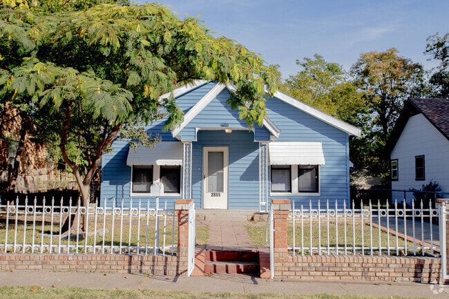 Building Photo - 2855 Sharon St Rental
