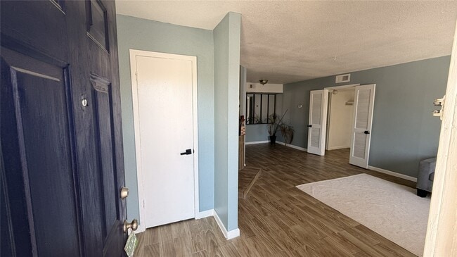 Building Photo - 6200 W Tidwell Rd Unit 1702