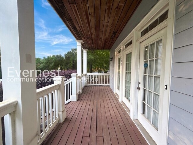 Photo - 309 Pickfair Way SW