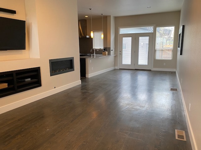 Across from Central Park, 3 bed/4 bath Townhome
AVAILABLE 9/1/26